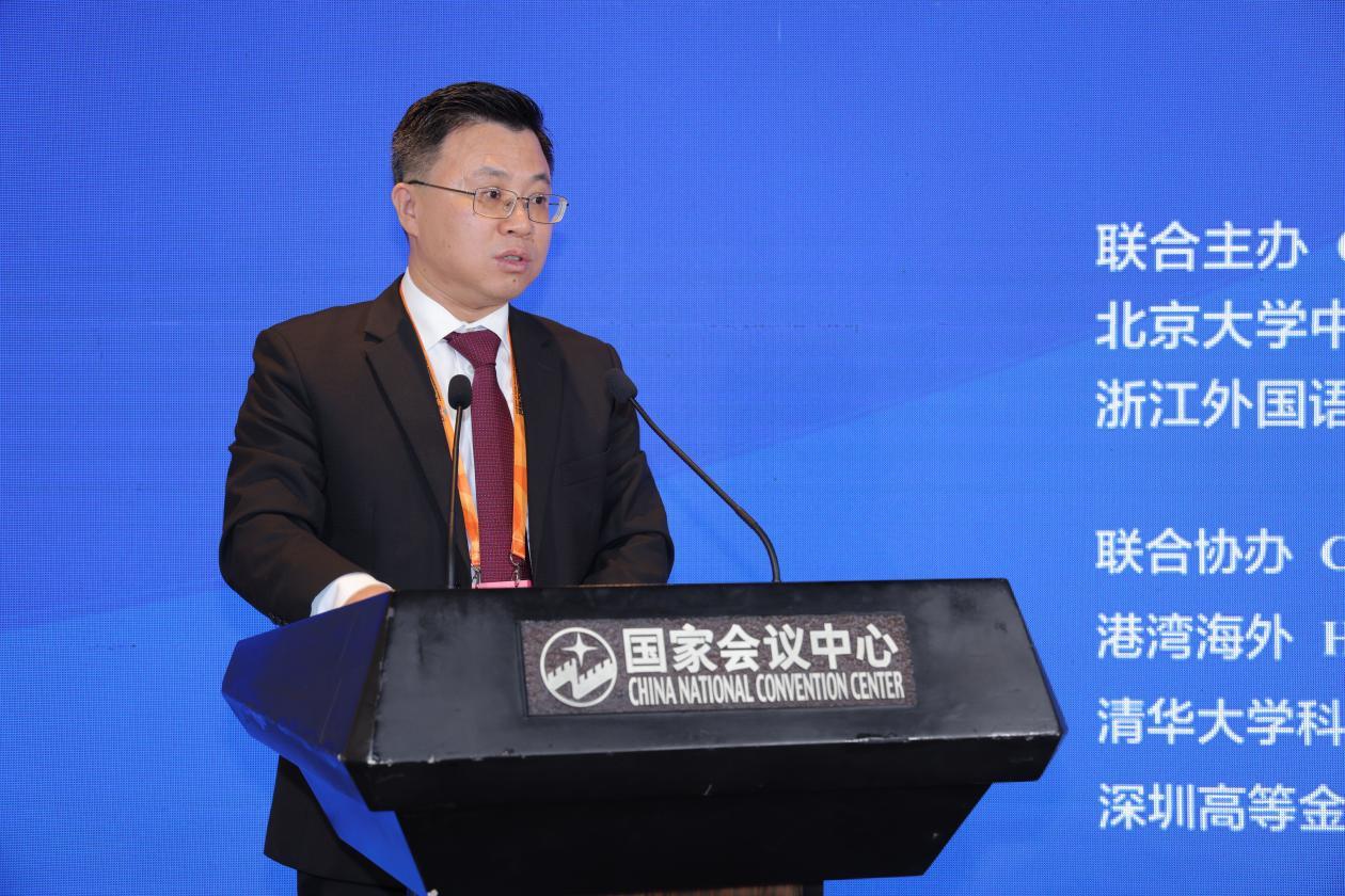 王栋主持开幕式