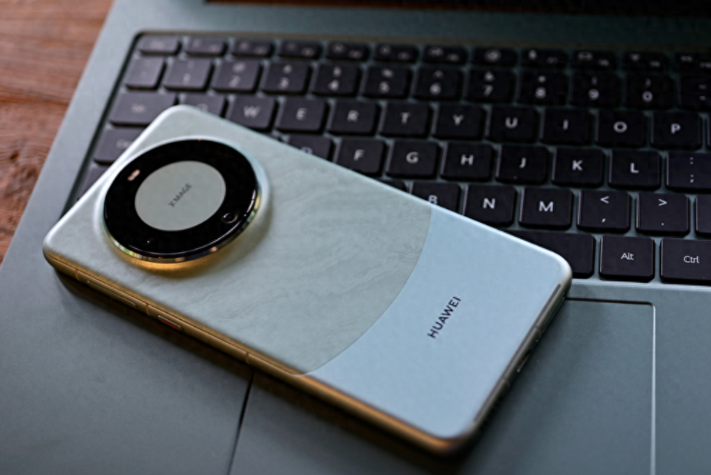 昆仑玻璃如何提升华为手机的耐用性?_华为用的玻璃_华为哪款手机是玻璃机身