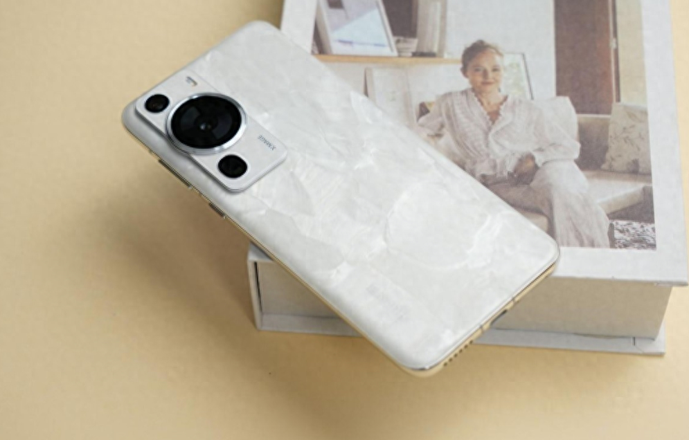 华为哪款手机是玻璃机身_华为用的玻璃_昆仑玻璃如何提升华为手机的耐用性?