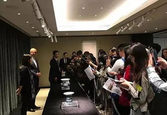 艺术品的投资趋势_艺术作为投资品有哪些特点_NFT艺术市场的崛起：如何影响艺术创作与投资的传统模式