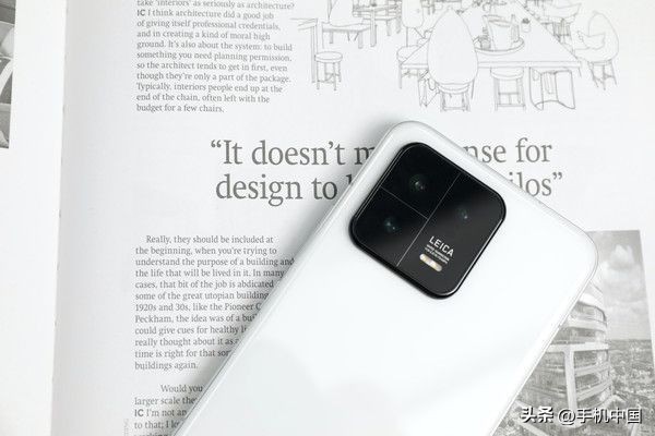 小米13手机评测：纤薄设计、美丽外观与经典白色版本的完美结合