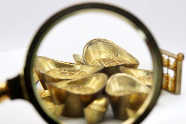 黄金交易风险与机遇深度解析：市场波动、政策影响及操作策略全面指南