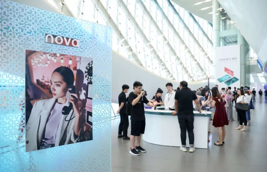 nova系列手机：年轻用户的时尚选择_年轻人用的手机品牌_年轻人的手机品牌