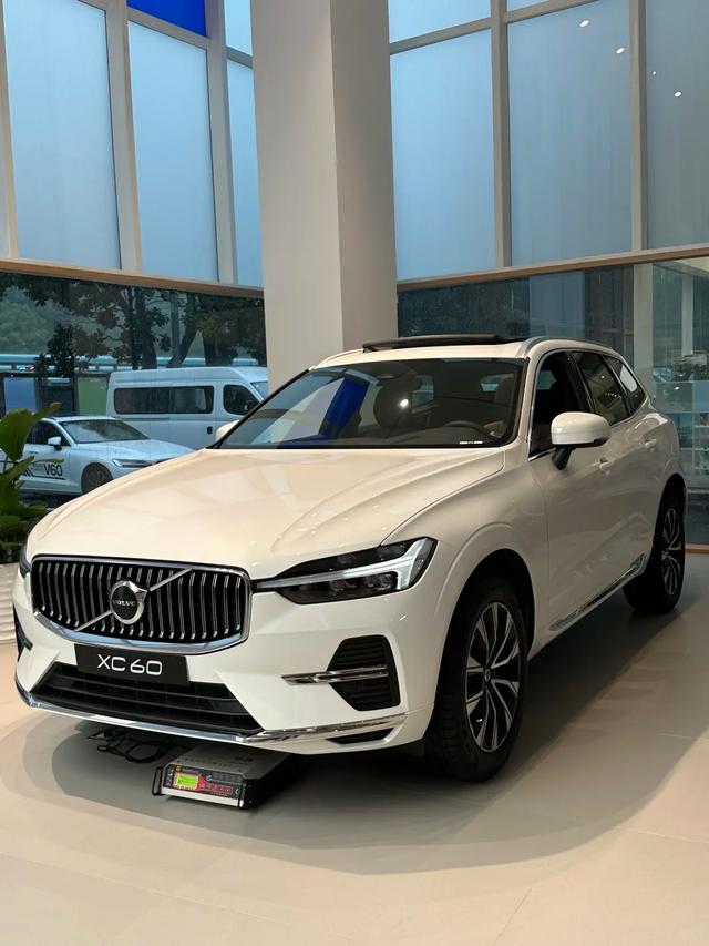 重塑豪华SUV新境界：沃尔沃XC60引领未来出行潮流！-有驾