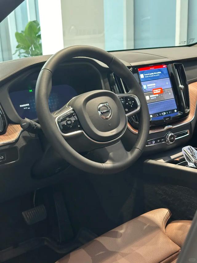 重塑豪华SUV新境界：沃尔沃XC60引领未来出行潮流！-有驾