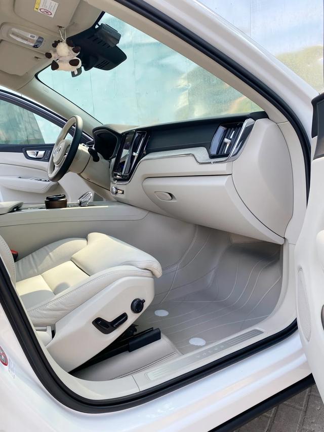 重塑豪华SUV新境界：沃尔沃XC60引领未来出行潮流！-有驾