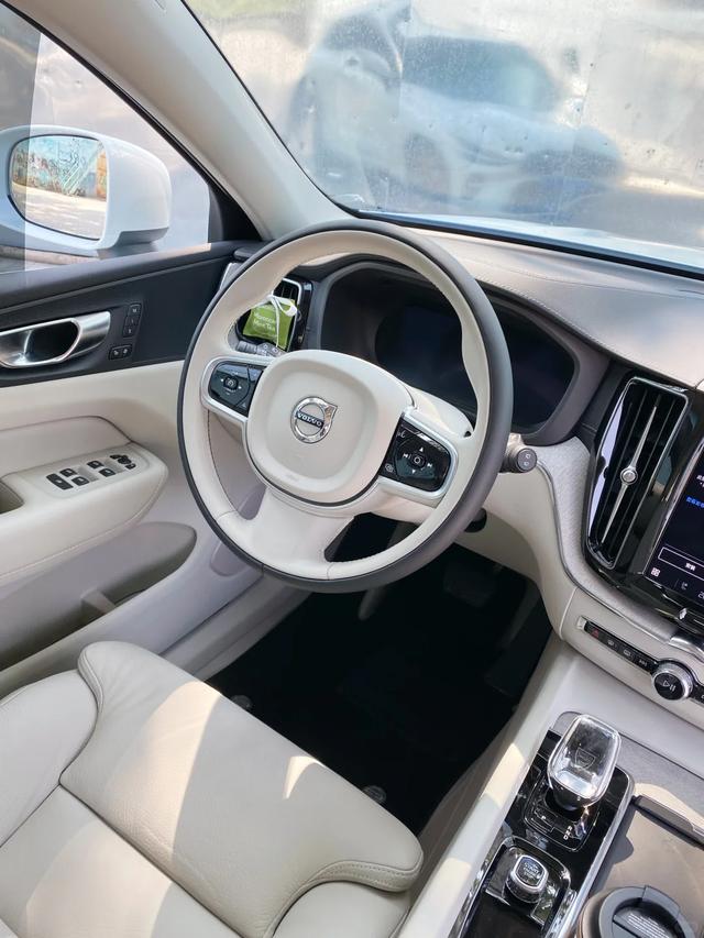 重塑豪华SUV新境界：沃尔沃XC60引领未来出行潮流！-有驾