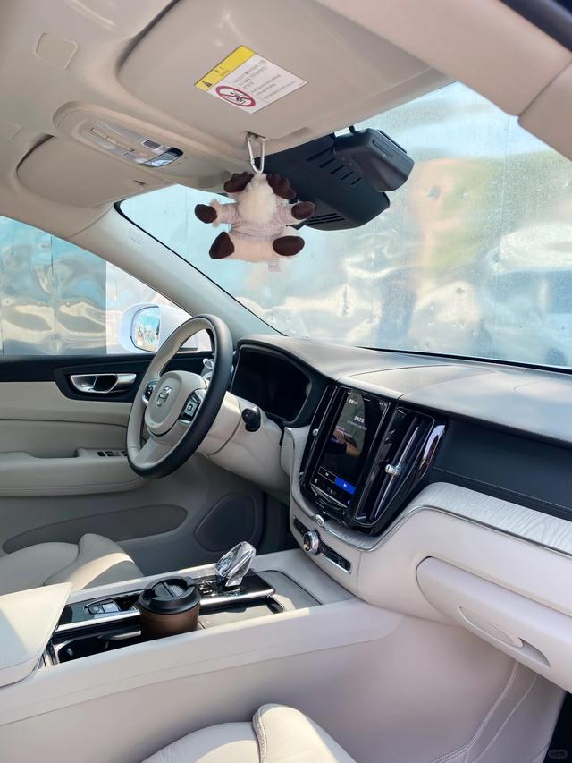 重塑豪华SUV新境界：沃尔沃XC60引领未来出行潮流！-有驾