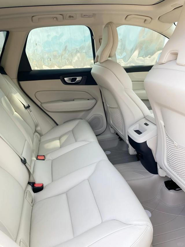 重塑豪华SUV新境界：沃尔沃XC60引领未来出行潮流！-有驾