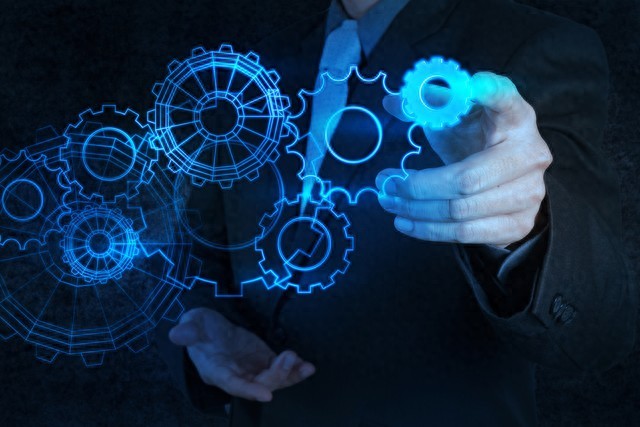 在快速变化商业环境下深入探讨企业数字化转型的内涵与路径