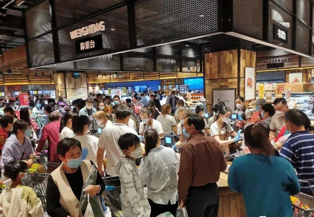 胖东来委屈奖引发热议：500-5000元补贴背后的员工关怀与公司文化