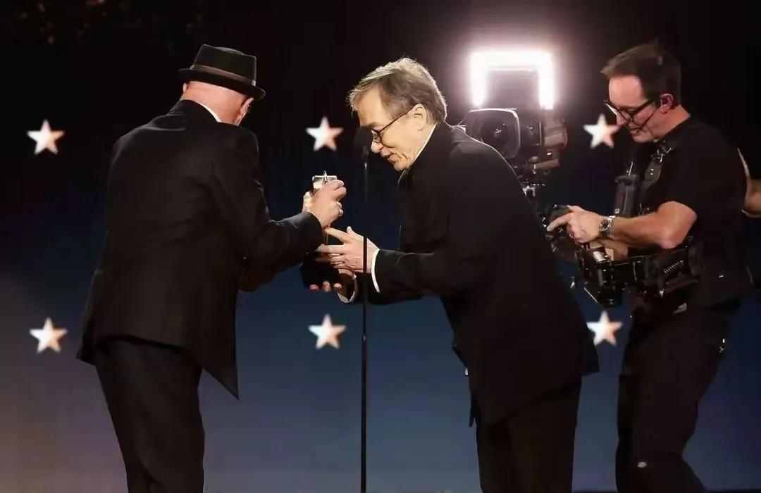 观看成龙主演的电影_我看一下成龙的电影_成龙的时代：见证中国电影的崛起