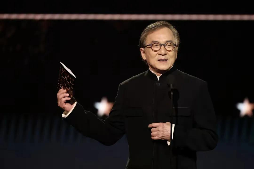 我看一下成龙的电影_观看成龙主演的电影_成龙的时代：见证中国电影的崛起