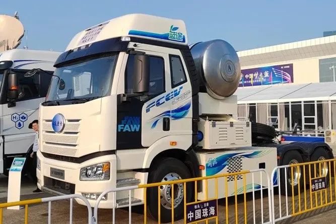 空投无人机_TP1000无人运输机首飞：技术突破与智能空投的结合_无人空投小飞机