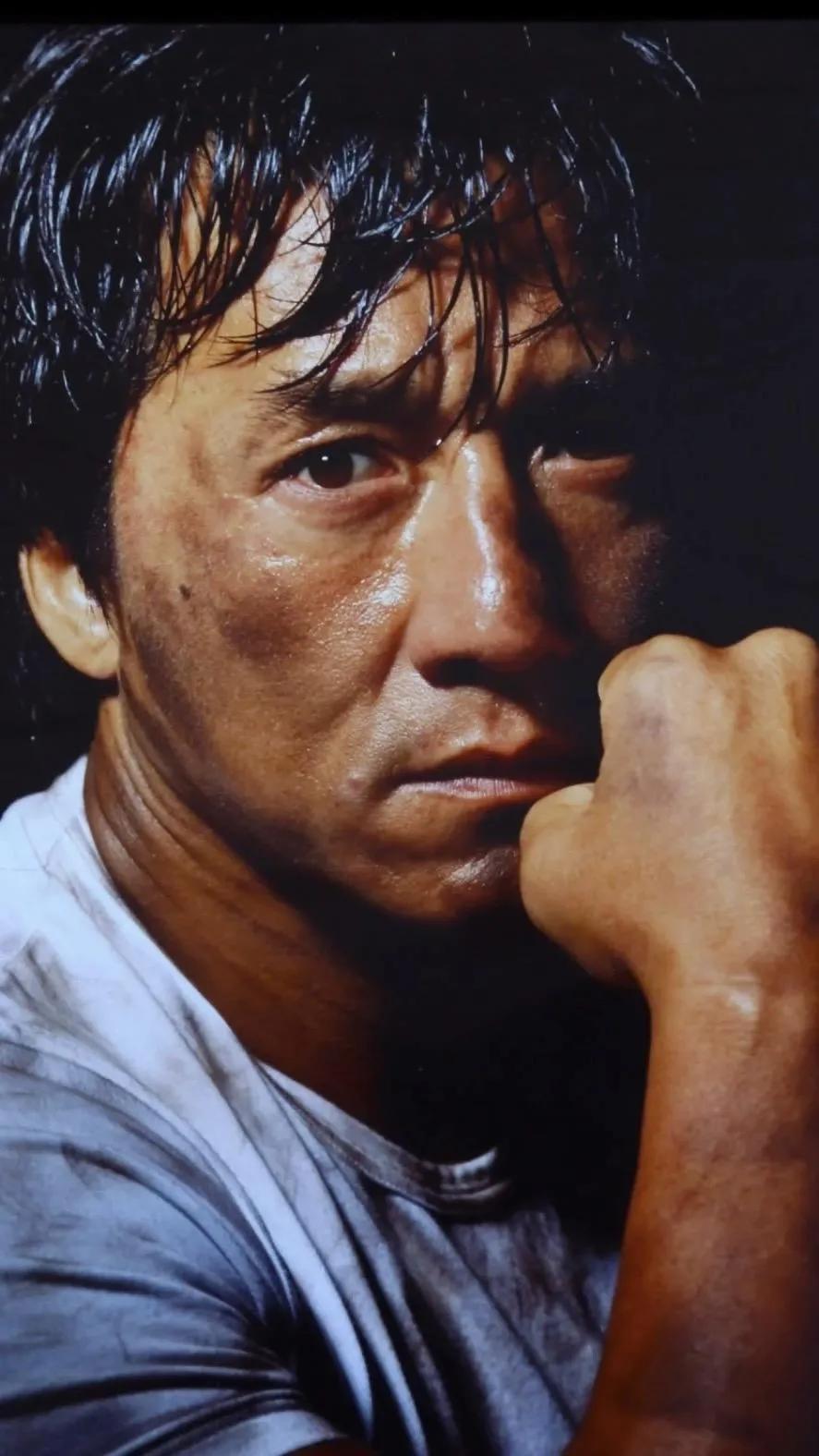 我看一下成龙的电影_成龙的时代：见证中国电影的崛起_来看成龙的电影