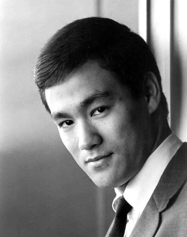 李小龙讲哲学_李小龙的生活哲学与成功秘诀_李小龙哲学bewater