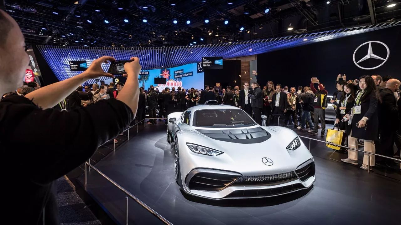 奔驰导航app下载_奔驰汽车的智能科技：从助手到导航系统_奔驰车的导航系统