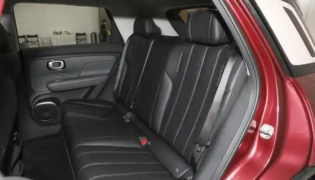 广汽埃安新能源最新款试驾视频_新款广汽埃安AION UT的驾驶便利性分析_广汽埃安suv报价