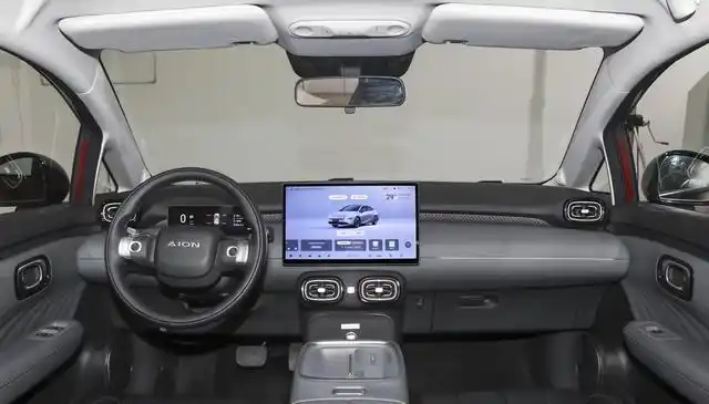 广汽埃安新能源最新款试驾视频_新款广汽埃安AION UT的驾驶便利性分析_广汽埃安suv报价