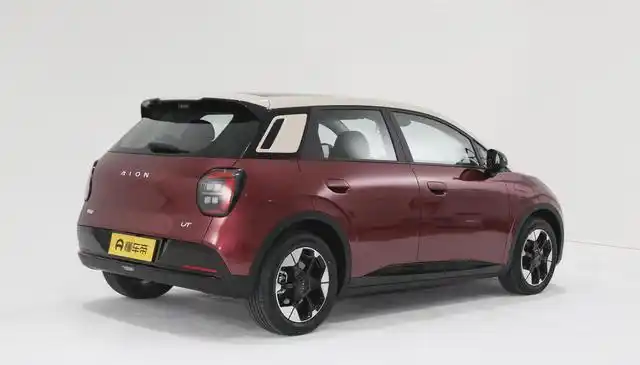 广汽埃安suv报价_新款广汽埃安AION UT的驾驶便利性分析_广汽埃安新能源最新款试驾视频