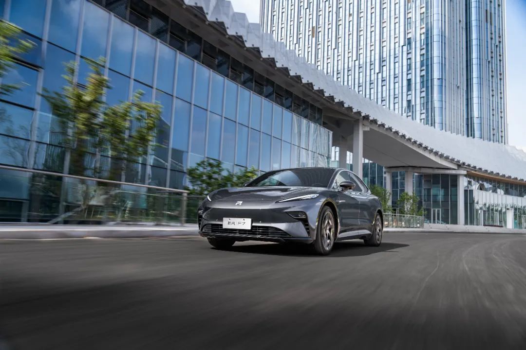 特斯拉电动汽车安全性能_特斯拉的安全成就为电动车市场树立标杆_特斯拉电动汽车安全系数如何