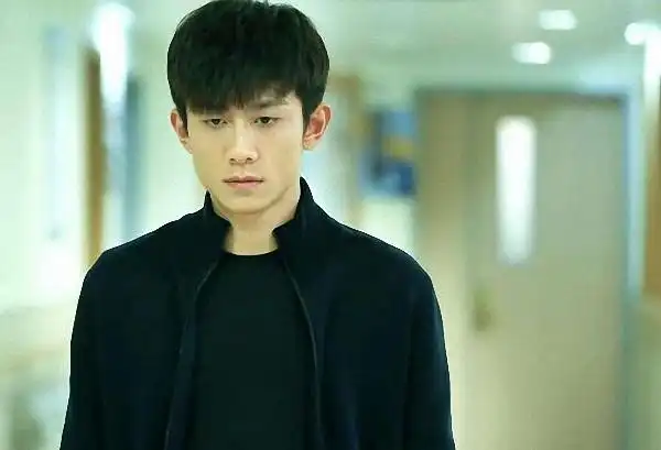 张一山（Zhang Yishan） - 参演过《家有儿女》和《余罪》。_张一山演余罪的时候多大_张一山余罪精彩片段