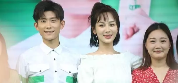 杨紫与香蜜沉沉_杨紫（Yang Zi） - 以《香蜜沉沉烬如霜》和《家有儿女》而受到欢迎。_杨紫沉香蜜蜜烬如霜宣传