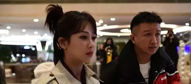 杨紫与香蜜沉沉_杨紫沉香蜜蜜烬如霜宣传_杨紫（Yang Zi） - 以《香蜜沉沉烬如霜》和《家有儿女》而受到欢迎。