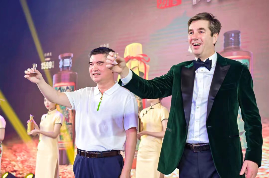 胡润在中国赚了多少钱_胡润中国是什么_胡润与中国经济的变迁