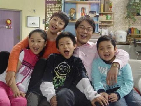 杨紫（Yang Zi） - 以《香蜜沉沉烬如霜》和《家有儿女》而受到欢迎。_杨紫沉沉蜜蜜烬如霜_杨紫沉香蜜蜜烬如霜宣传