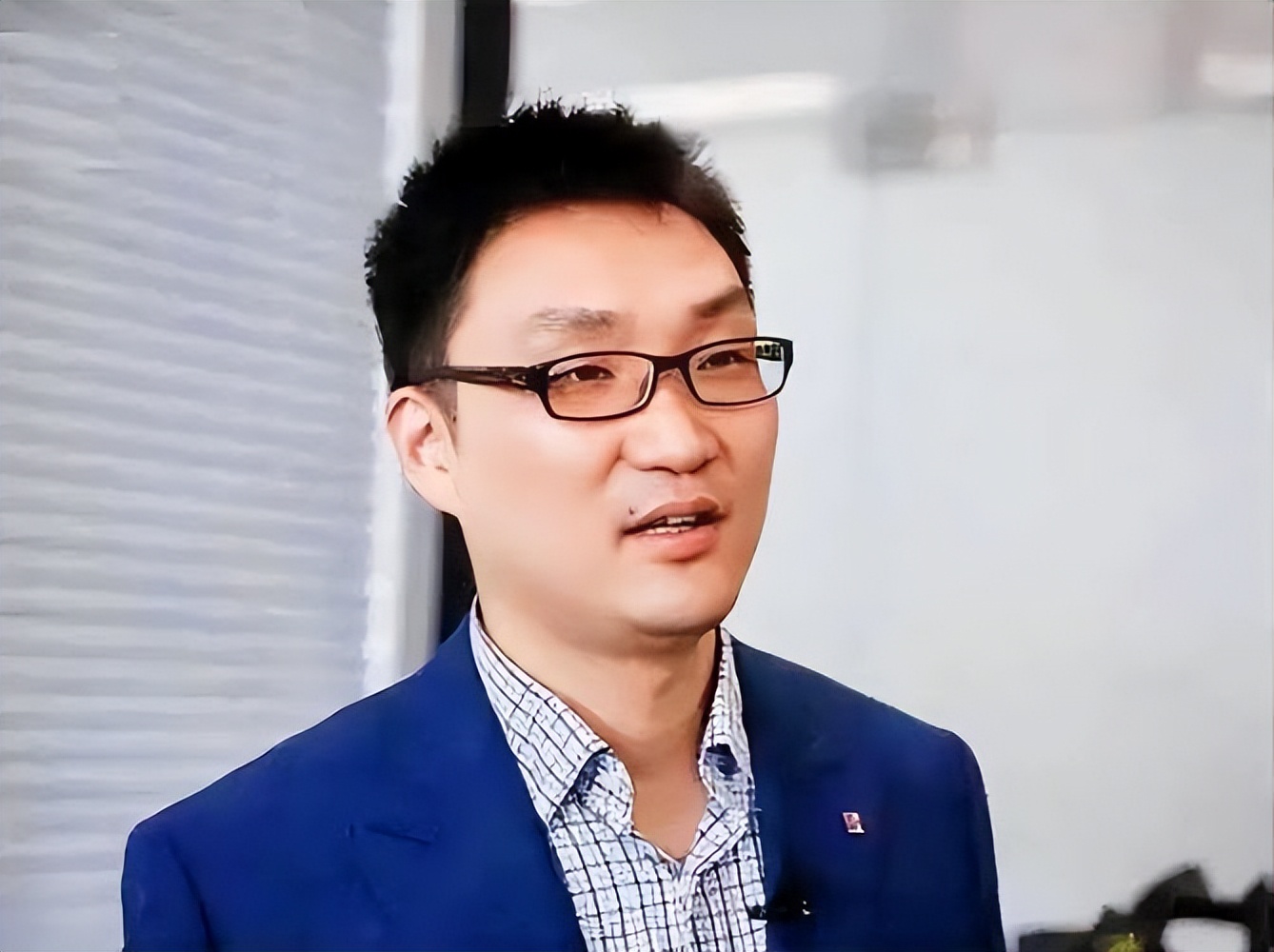 家庭背景对成功的影响_黄峥的成功与家庭背景的影响_家庭背景影响人的一生