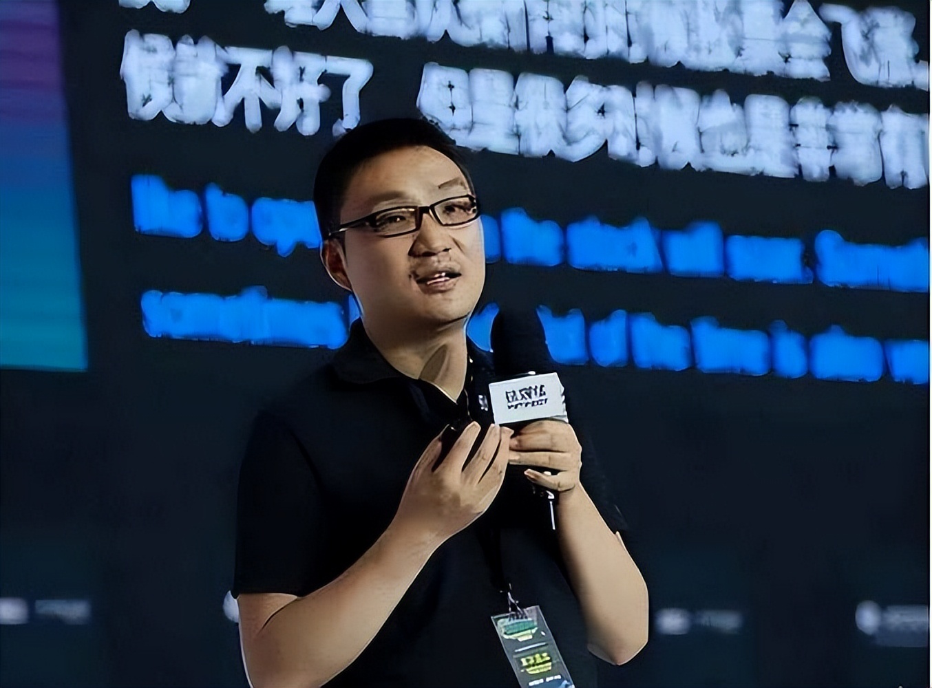 家庭背景影响人的一生_家庭背景对成功的影响_黄峥的成功与家庭背景的影响