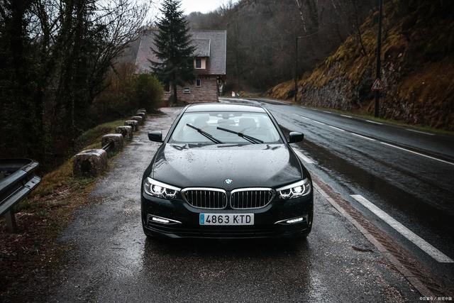 宝马慕尼黑工厂：传统与创新的融合，引领电动化未来-有驾