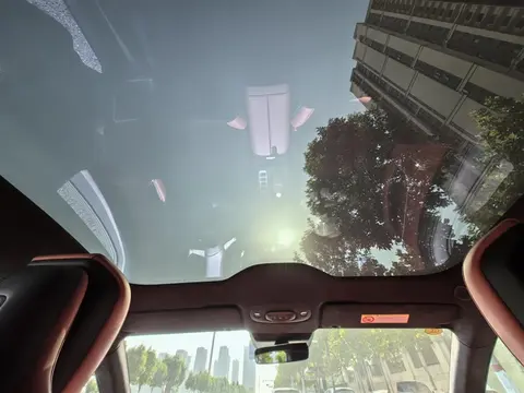 小姐汽车SU7 Max：续航与性能的完美结合_续航车怎么样_续航能力百科