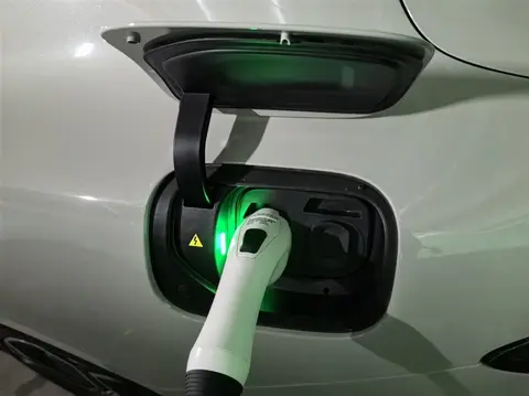 续航能力百科_续航车怎么样_小姐汽车SU7 Max：续航与性能的完美结合