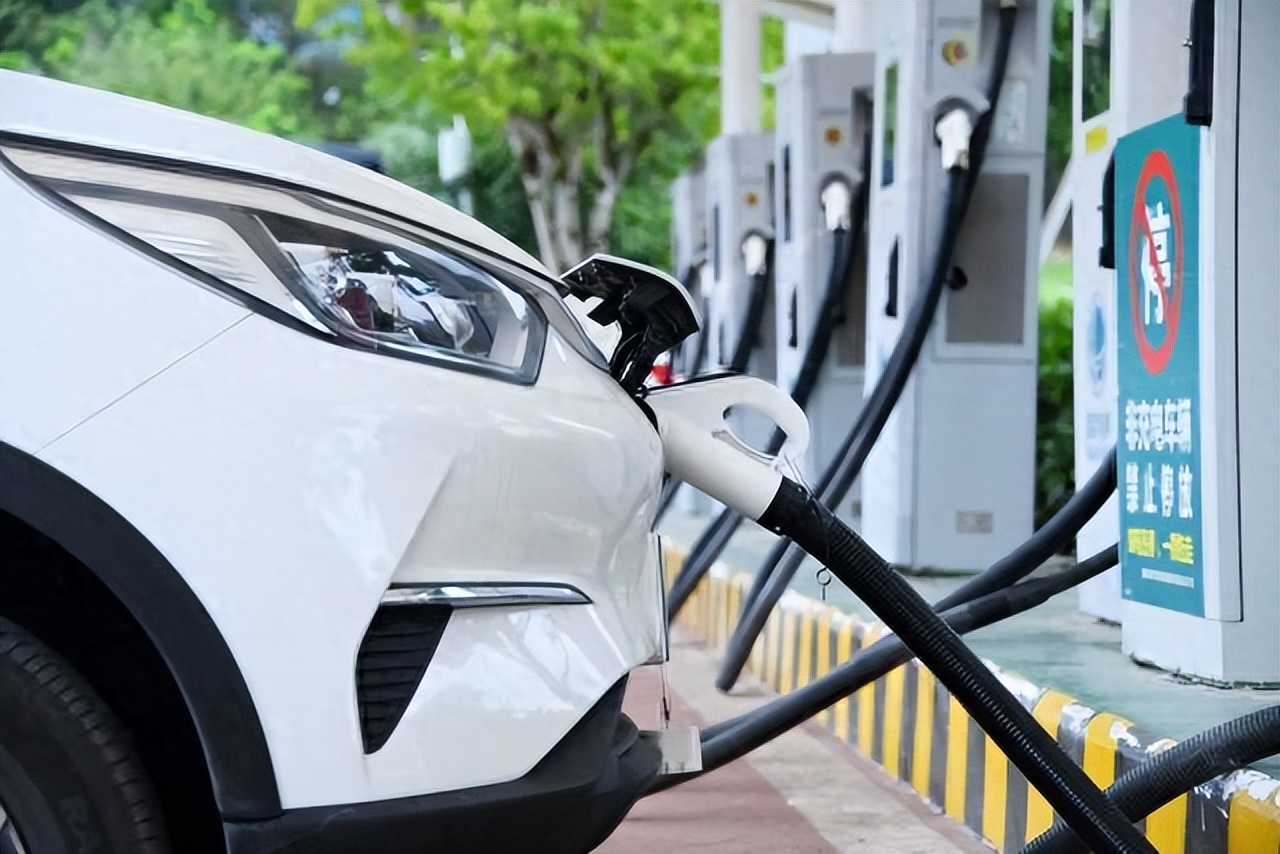 分析汽车电气系统的维修方法_电力汽车与传统汽车维修的差异_汽车电器与维修