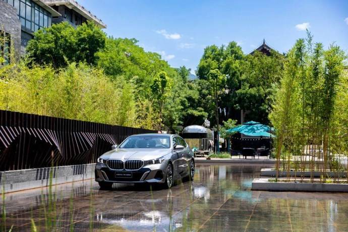 为什么全新BMW 5系是中大型豪华轿车的安全典范？_为什么全新BMW 5系是中大型豪华轿车的安全典范？_典范2021款自动进取型