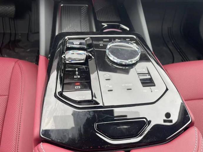 为什么全新BMW 5系是中大型豪华轿车的安全典范？_为什么全新BMW 5系是中大型豪华轿车的安全典范？_典范2021款自动进取型