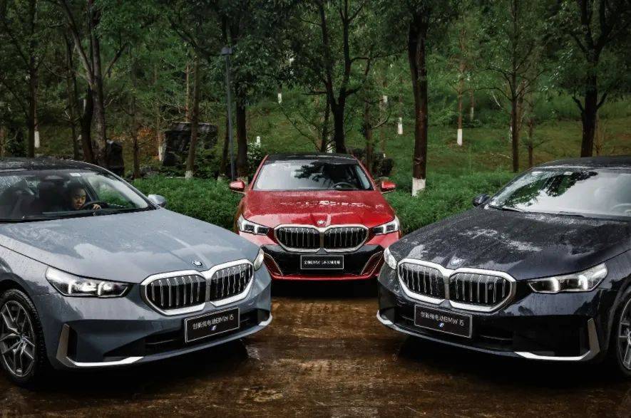 为什么全新BMW 5系是中大型豪华轿车的安全典范？_典范2021款自动进取型_为什么全新BMW 5系是中大型豪华轿车的安全典范？