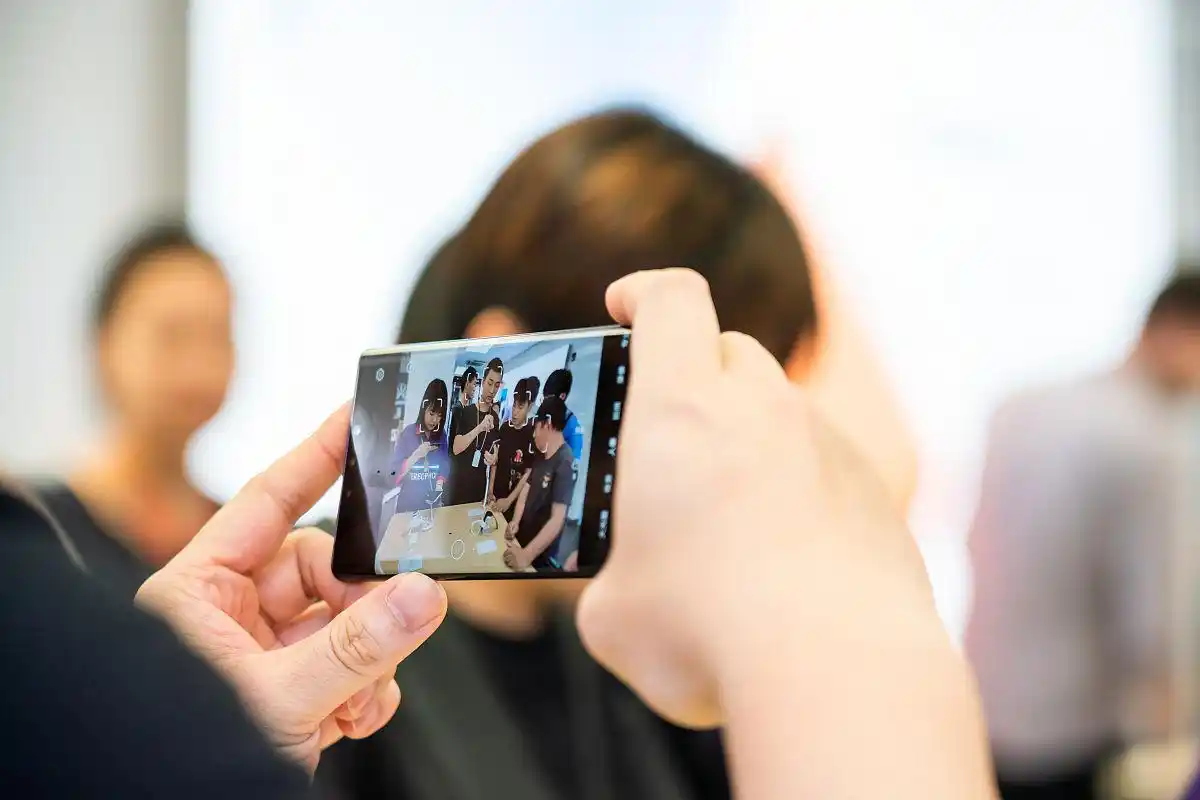 小米高端手机市场份额_性价比逆袭：小米手机的市场占有率_2020小米手机性价比之王