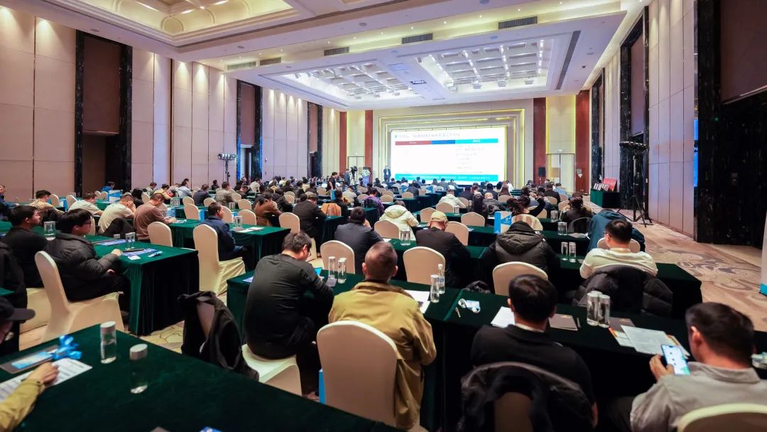 探讨电力汽车充电技术的创新与发展_探讨电力汽车充电技术的创新与发展_电动汽车充电技术的研究