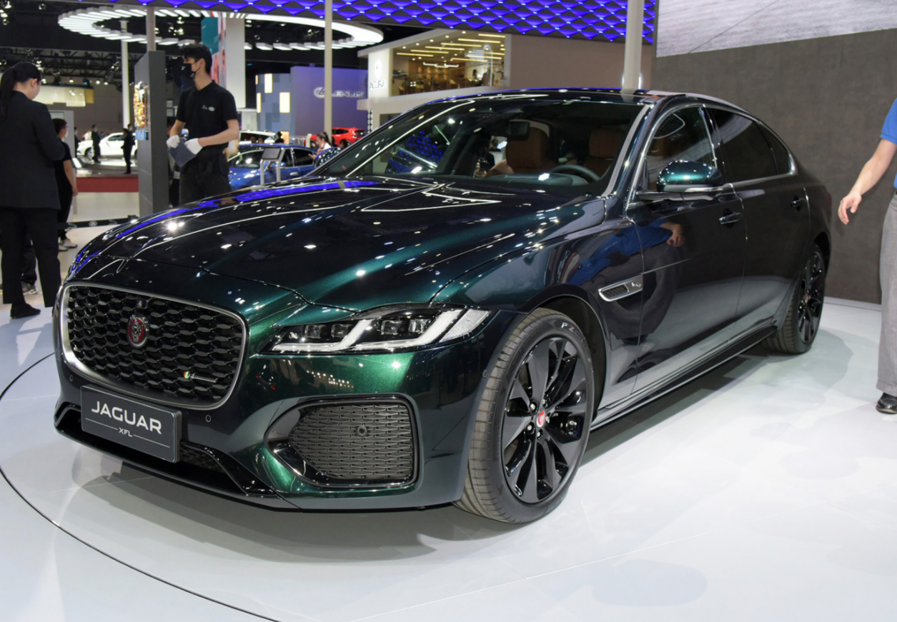 为什么全新BMW 5系是中大型豪华轿车的安全典范？_典范2021款自动进取型_为什么全新BMW 5系是中大型豪华轿车的安全典范？