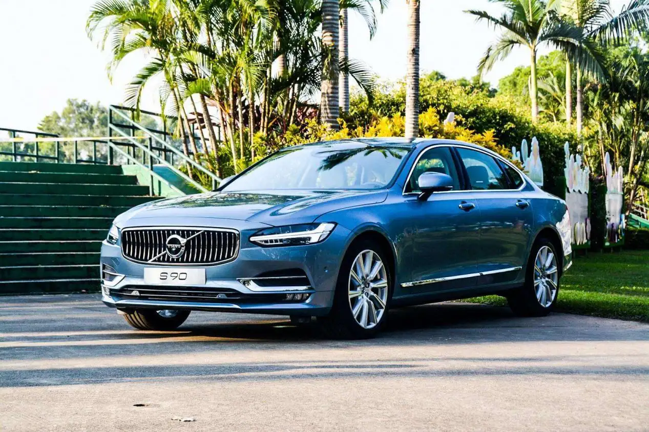 典范2021款自动进取型_为什么全新BMW 5系是中大型豪华轿车的安全典范？_为什么全新BMW 5系是中大型豪华轿车的安全典范？