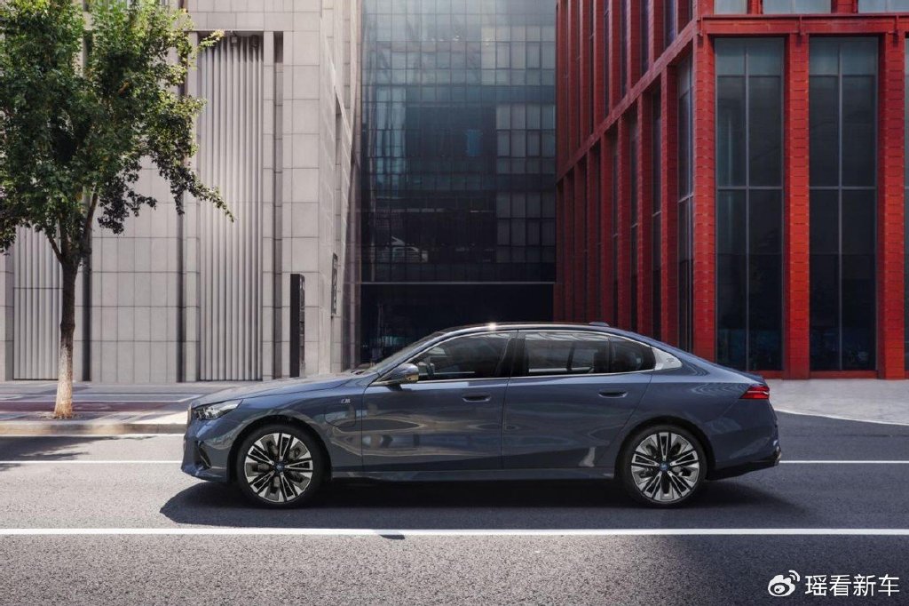 为什么全新BMW 5系是中大型豪华轿车的安全典范？_为什么全新BMW 5系是中大型豪华轿车的安全典范？_典范2021款自动进取型