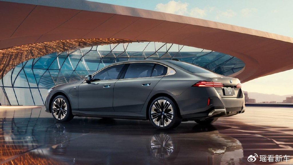 为什么全新BMW 5系是中大型豪华轿车的安全典范？_为什么全新BMW 5系是中大型豪华轿车的安全典范？_典范2021款自动进取型