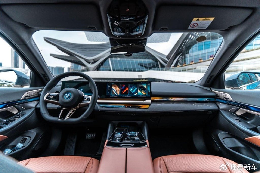 为什么全新BMW 5系是中大型豪华轿车的安全典范？_为什么全新BMW 5系是中大型豪华轿车的安全典范？_典范2021款自动进取型