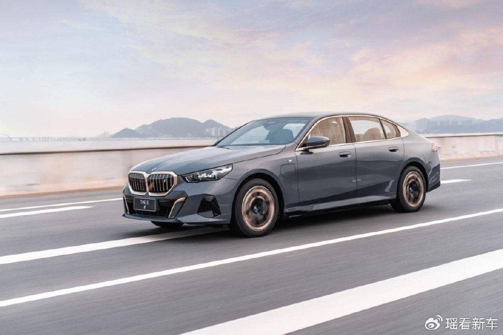 为什么全新BMW 5系是中大型豪华轿车的安全典范？_为什么全新BMW 5系是中大型豪华轿车的安全典范？_典范2021款自动进取型