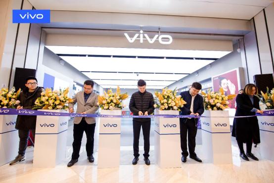 vivo线下零售门店布局与创新活动提升用户体验，迎接2020手机市场竞争