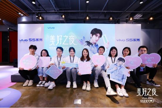 OPPO的线下体验店带来的互动体验_OPPO的线下体验店带来的互动体验_OPPO的线下体验店带来的互动体验