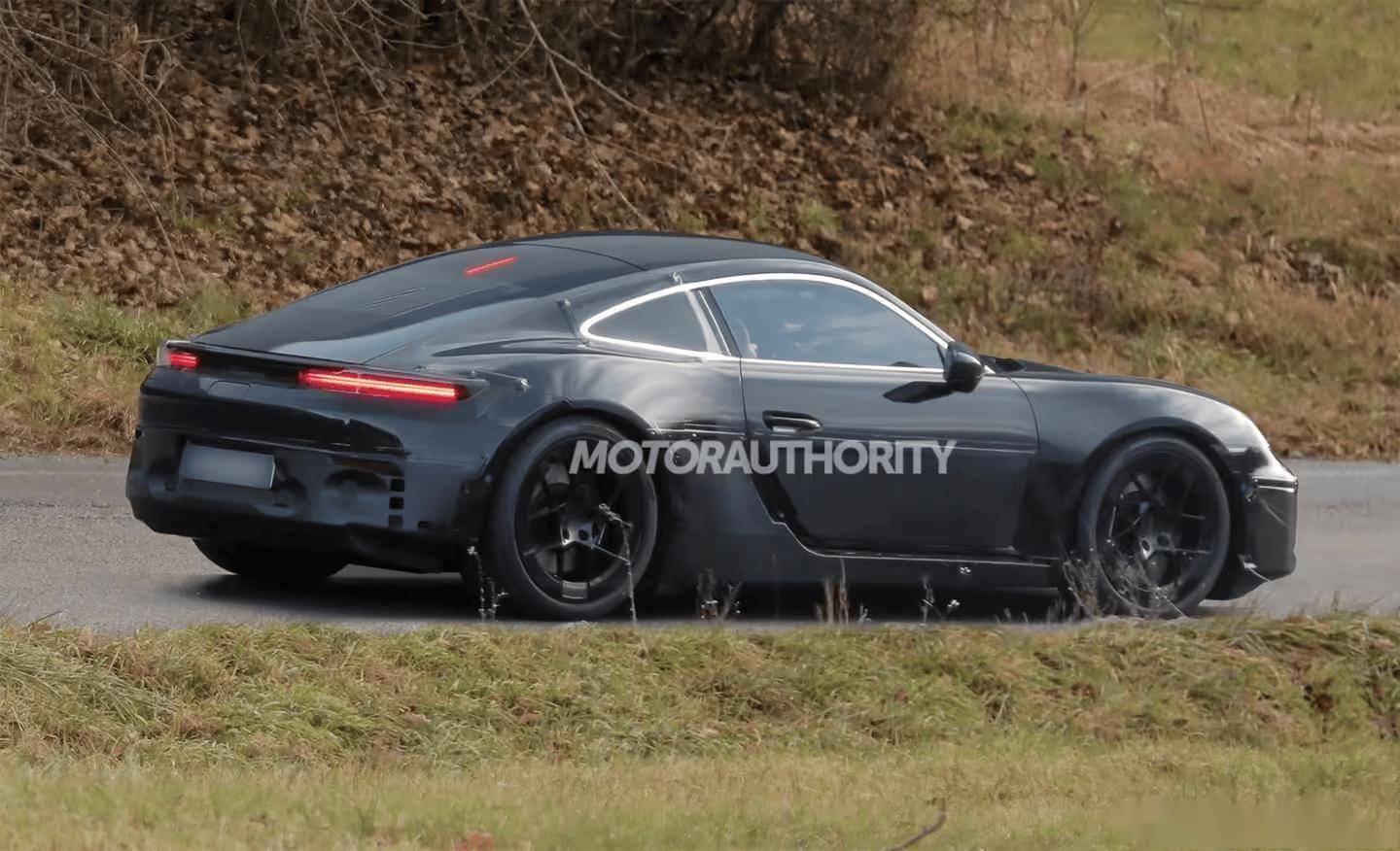 保时捷电动车概念车_保时捷的未来：电动化与智能科技_保时捷电动战略再爆猛料